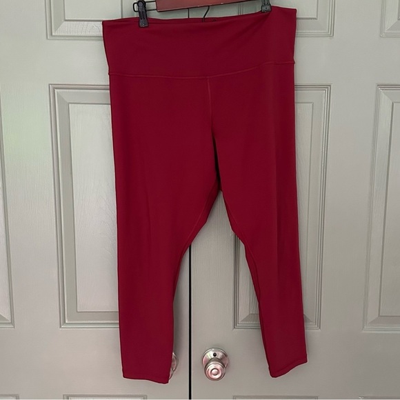 Athleta Elation Train 7/8 Legging in Maroon Red - Picture 2 of 4